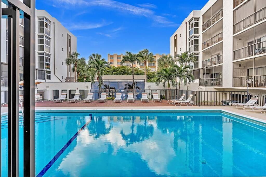 One Bedroom Steps Away From The Beach! Санни Айлес Экстерьер фото